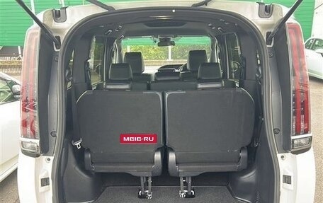 Toyota Noah III, 2021 год, 1 807 000 рублей, 19 фотография