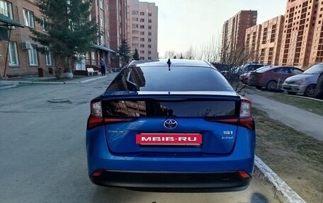 Toyota Prius IV XW50, 2020 год, 2 050 000 рублей, 3 фотография