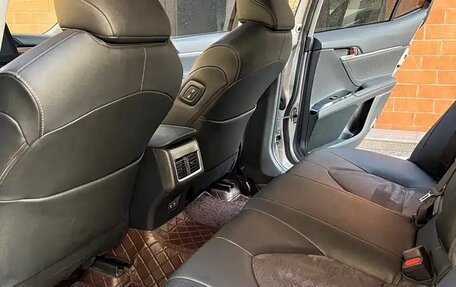 Toyota Camry, 2022 год, 2 300 000 рублей, 8 фотография