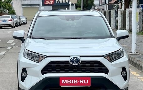 Toyota RAV4, 2022 год, 2 240 000 рублей, 2 фотография