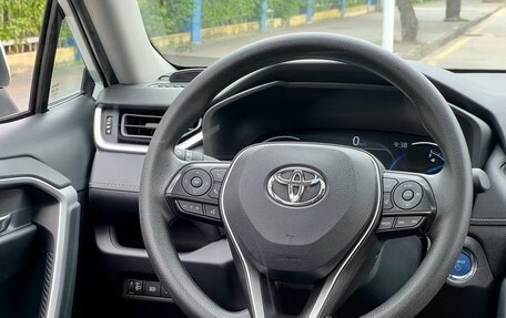 Toyota RAV4, 2022 год, 2 240 000 рублей, 7 фотография