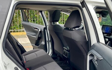 Toyota RAV4, 2022 год, 2 240 000 рублей, 12 фотография