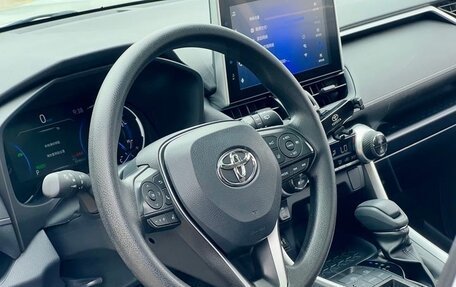 Toyota RAV4, 2022 год, 2 240 000 рублей, 6 фотография