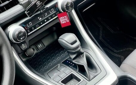 Toyota RAV4, 2022 год, 2 240 000 рублей, 10 фотография