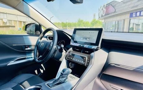 Toyota Venza, 2022 год, 2 500 000 рублей, 13 фотография