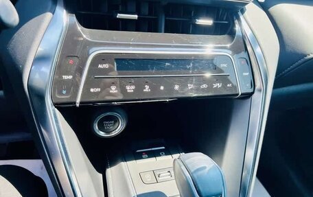 Toyota Venza, 2022 год, 2 500 000 рублей, 10 фотография