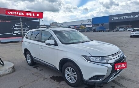 Mitsubishi Outlander III рестайлинг 3, 2019 год, 2 190 000 рублей, 4 фотография