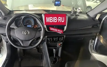 Toyota Yaris XP150 рестайлинг, 2016 год, 1 050 065 рублей, 2 фотография