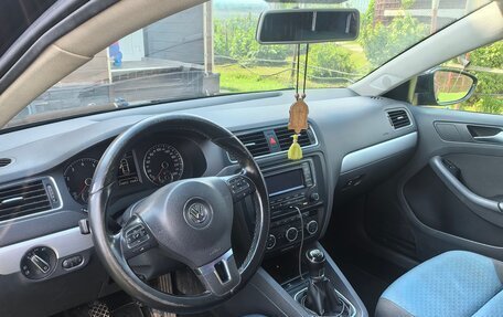 Volkswagen Jetta VI, 2013 год, 800 000 рублей, 7 фотография