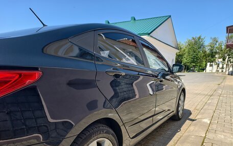 Hyundai Solaris II рестайлинг, 2011 год, 860 000 рублей, 3 фотография