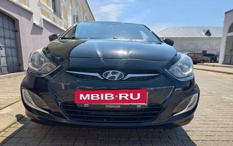 Hyundai Solaris II рестайлинг, 2011 год, 860 000 рублей, 2 фотография