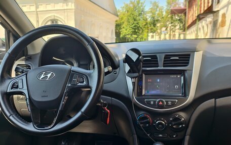 Hyundai Solaris II рестайлинг, 2011 год, 860 000 рублей, 12 фотография