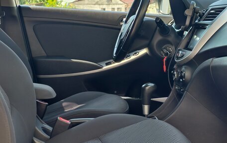 Hyundai Solaris II рестайлинг, 2011 год, 860 000 рублей, 16 фотография