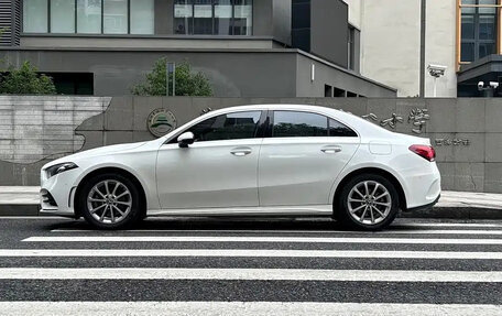 Mercedes-Benz A-Класс, 2021 год, 1 900 000 рублей, 3 фотография