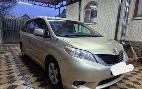 Toyota Sienna III, 2010 год, 1 600 000 рублей, 10 фотография