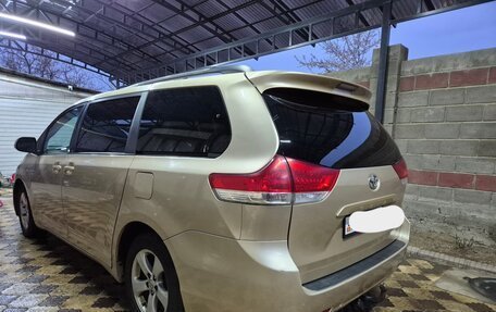 Toyota Sienna III, 2010 год, 1 600 000 рублей, 3 фотография