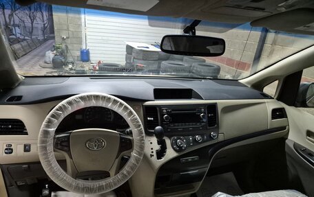 Toyota Sienna III, 2010 год, 1 600 000 рублей, 6 фотография