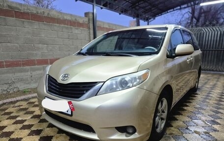 Toyota Sienna III, 2010 год, 1 600 000 рублей, 5 фотография