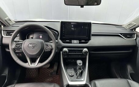 Toyota RAV4, 2022 год, 2 850 000 рублей, 11 фотография