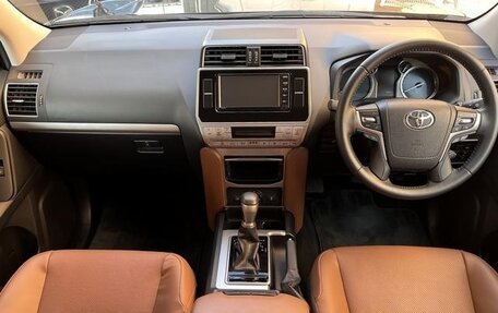 Toyota Land Cruiser Prado 150 рестайлинг 2, 2022 год, 6 500 334 рублей, 9 фотография