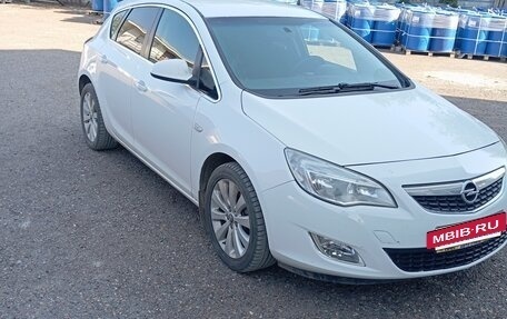 Opel Astra J, 2012 год, 650 000 рублей, 2 фотография