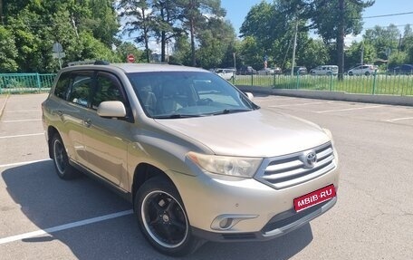 Toyota Highlander III, 2011 год, 1 400 000 рублей, 1 фотография