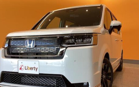 Honda Stepwgn, 2022 год, 2 000 000 рублей, 1 фотография