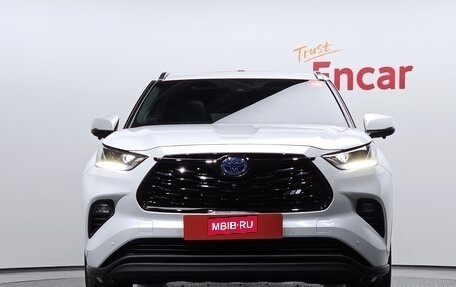 Toyota Highlander, 2023 год, 6 090 000 рублей, 2 фотография