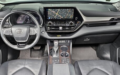 Toyota Highlander, 2023 год, 6 090 000 рублей, 8 фотография