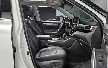 Toyota Highlander, 2023 год, 6 090 000 рублей, 14 фотография