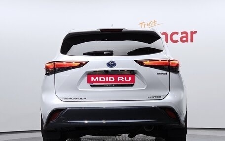 Toyota Highlander, 2023 год, 6 090 000 рублей, 4 фотография