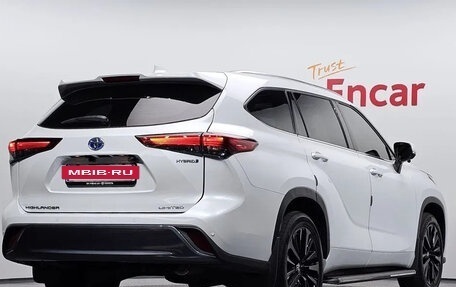 Toyota Highlander, 2023 год, 6 090 000 рублей, 3 фотография