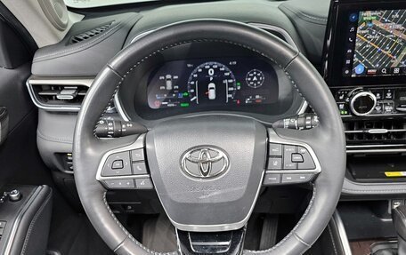 Toyota Highlander, 2023 год, 6 090 000 рублей, 16 фотография