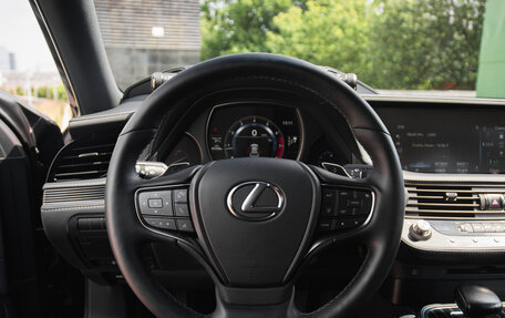 Lexus LS IV, 2018 год, 4 500 000 рублей, 28 фотография
