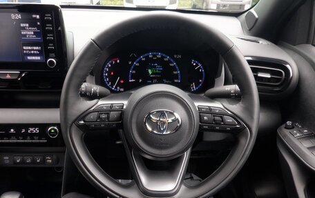 Toyota Yaris Cross, 2022 год, 1 355 000 рублей, 15 фотография