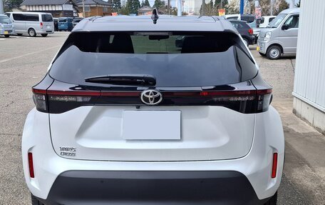 Toyota Yaris Cross, 2022 год, 1 355 000 рублей, 7 фотография