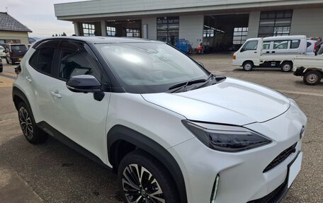 Toyota Yaris Cross, 2022 год, 1 355 000 рублей, 3 фотография