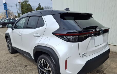 Toyota Yaris Cross, 2022 год, 1 355 000 рублей, 6 фотография