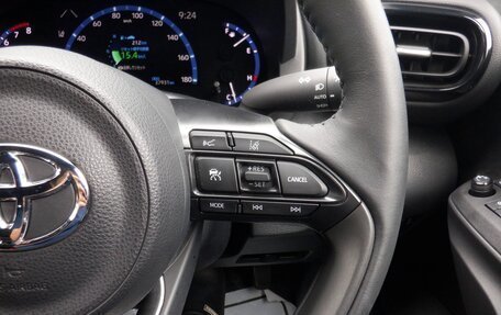 Toyota Yaris Cross, 2022 год, 1 355 000 рублей, 27 фотография
