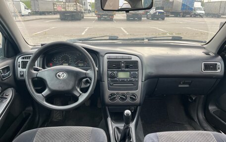 Toyota Avensis III рестайлинг, 2001 год, 290 000 рублей, 5 фотография