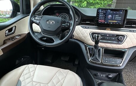 Hyundai Grand Starex Grand Starex I рестайлинг 2, 2018 год, 3 550 000 рублей, 2 фотография