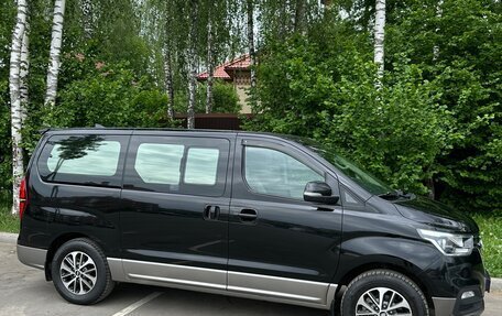 Hyundai Grand Starex Grand Starex I рестайлинг 2, 2018 год, 3 550 000 рублей, 8 фотография