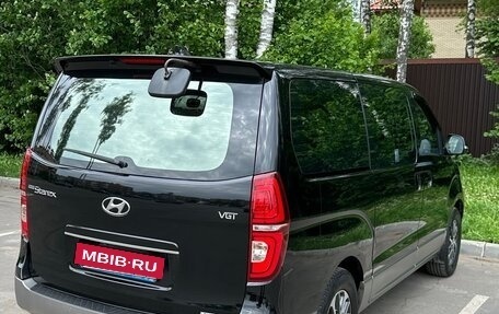 Hyundai Grand Starex Grand Starex I рестайлинг 2, 2018 год, 3 550 000 рублей, 5 фотография