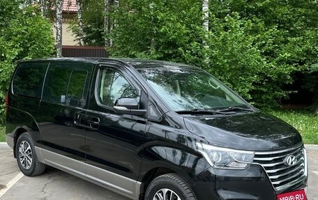 Hyundai Grand Starex Grand Starex I рестайлинг 2, 2018 год, 3 550 000 рублей, 4 фотография