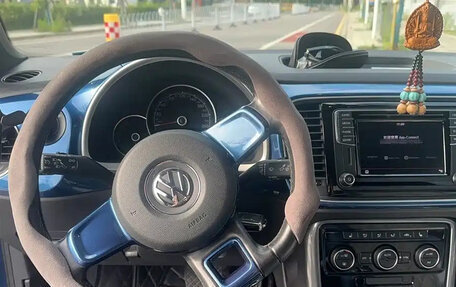Volkswagen Beetle, 2019 год, 1 900 000 рублей, 11 фотография
