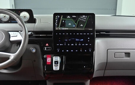 Hyundai Staria, 2021 год, 3 600 000 рублей, 9 фотография