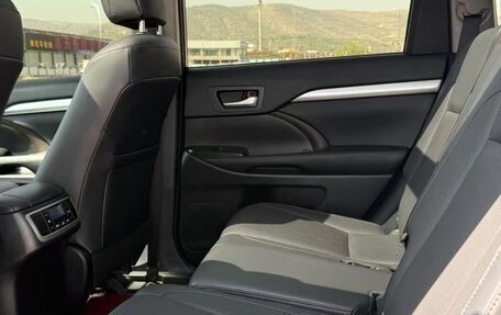 Toyota Highlander III, 2021 год, 2 600 300 рублей, 9 фотография