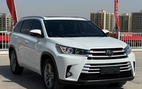 Toyota Highlander III, 2021 год, 2 600 300 рублей, 2 фотография