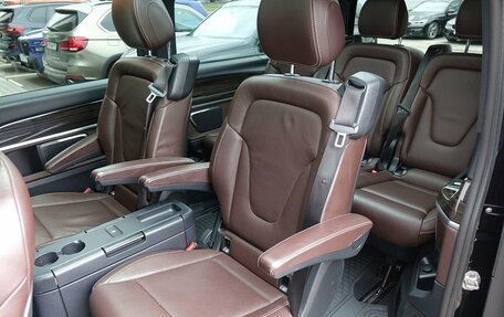 Mercedes-Benz V-Класс, 2019 год, 4 990 000 рублей, 23 фотография
