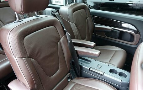 Mercedes-Benz V-Класс, 2019 год, 4 990 000 рублей, 26 фотография